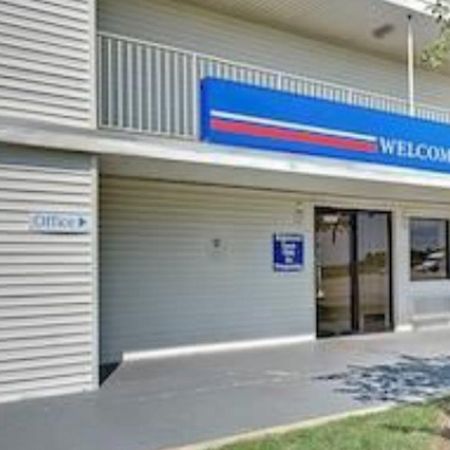 Motel 6 Chicago Southwest - Aurora Exterior photo