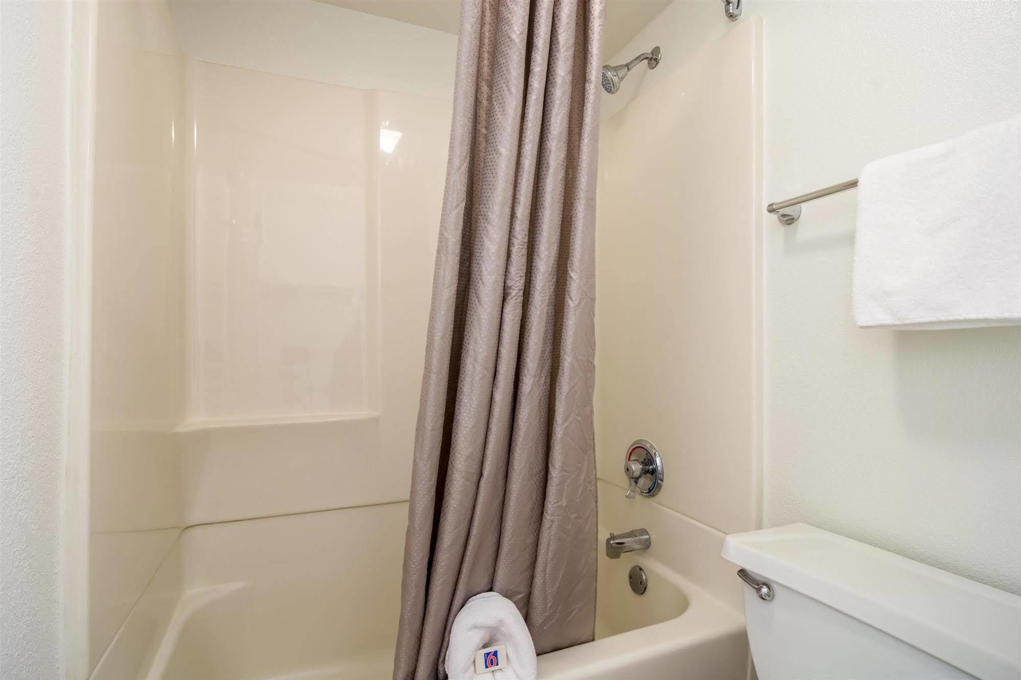 Motel 6 Chicago Southwest - Aurora Exterior photo