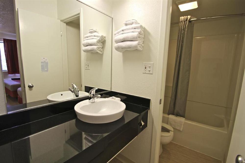 Motel 6 Chicago Southwest - Aurora Room photo